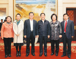 魏民洲,孙金艳,崔荣华,王海玲,兀宏政起程赴京,董军同志及各界代表