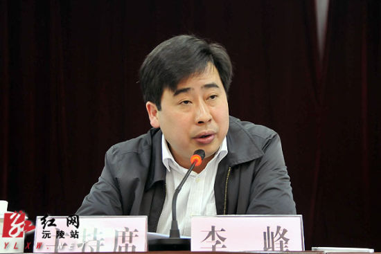 县委常委,常务副县长谢德明做工作报告县委常委,常务副县长谢德明就我