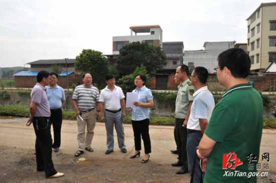 唐人杰)6月14日,新田县委副书记,县长唐军带领相关部门深入跌水岭十字