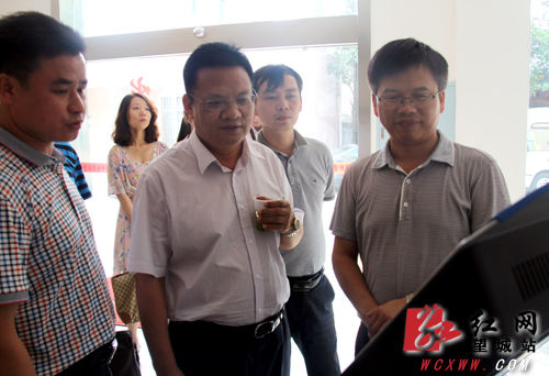 长沙望城区纪委书记尹英龙调研农村党风廉政建设