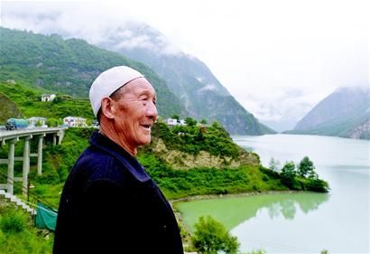 幸存老者 叠溪地震唯一健在幸存者家中养病捡回一条命