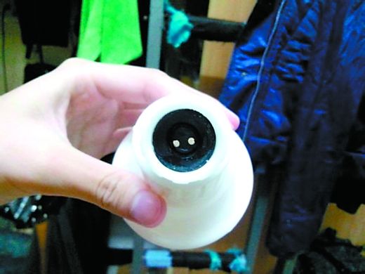 莲蓬头内为啥放纽扣br/是因水压大,还是心眼小