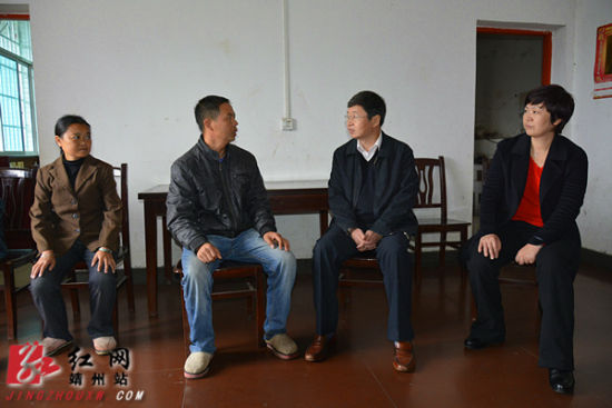 怀化市委秘书长谢宏有走访慰问靖州信访困难户