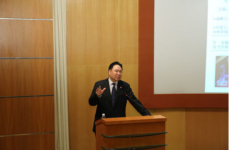 李元明为香港入境事务学院学员做国际形势报告