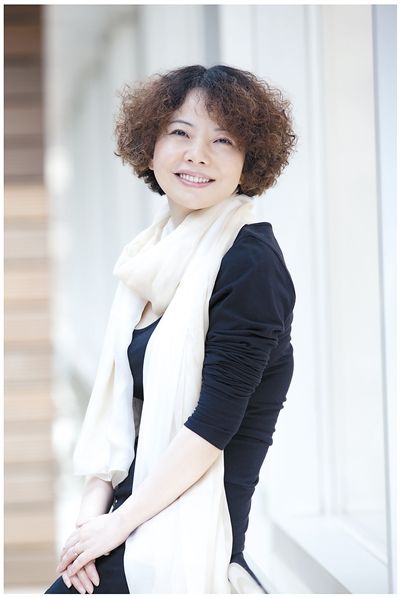 华业地产董事长徐红【颁奖词】"赠人玫瑰,手留余香",这也许是对徐红最