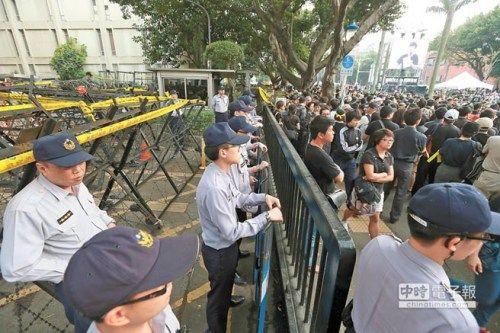 臺灣警察夫妻應對反服貿活動 13天僅見面30秒