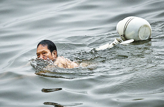 野泳:爱不够 禁不住