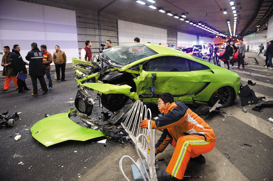 法拉利與蘭博基尼發生嚴重車禍