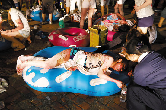 新华社电台湾新北市八仙水上乐园27日晚举办"彩虹派对",疑因粉尘爆炸