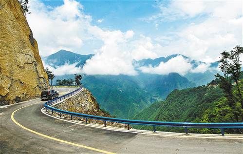 巫山大昌至湖北神農架九湖旅遊公路開通