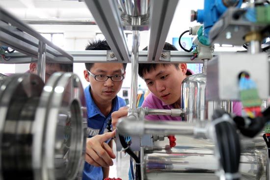 打造工程师文化培养高水平创新型应用技术人才