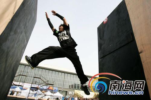 北京"跑酷"高手报名参加海南网络春晚[图]