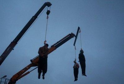 伊朗当局在卡拉季市监狱绞死10名毒贩(图)