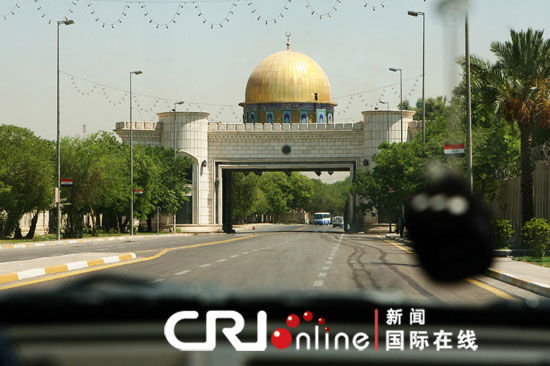 联军在伊拉克首都巴格达共和国宫附近建立了一个戒备森严的安全区,取