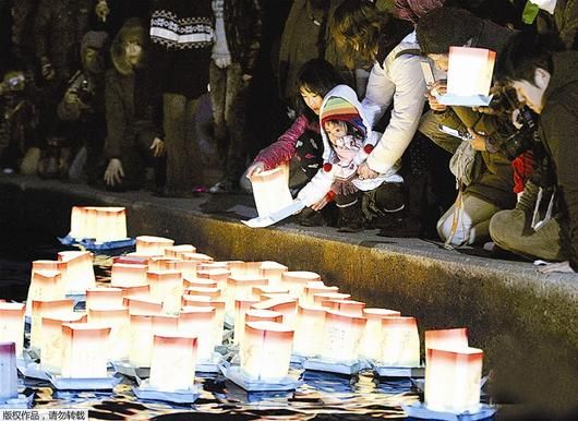 图文:3·11地震周年祭 日本举国默哀