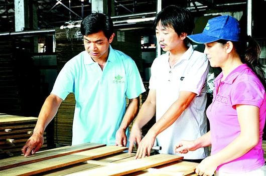 图文:何柏胜:车间里的实干家