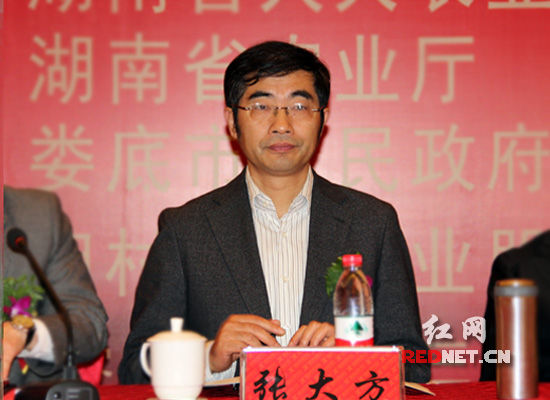 (湖南省人大常委会副主任蔡力峰在会上发表讲话.