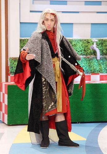 陈汉典玩cosplay漠刀绝尘小s与蔡康永笑场图