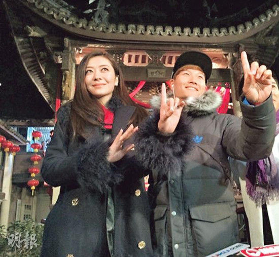 熊黛林,金钟国录真人秀 学《游龙戏凤》手势(图)