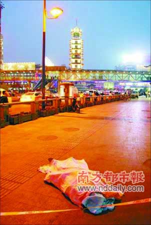 民工猝死陈尸街头5小时 公安民政等部门均不管