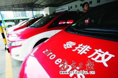 深圳首批10辆"零排放"电动出租车投入试运行.