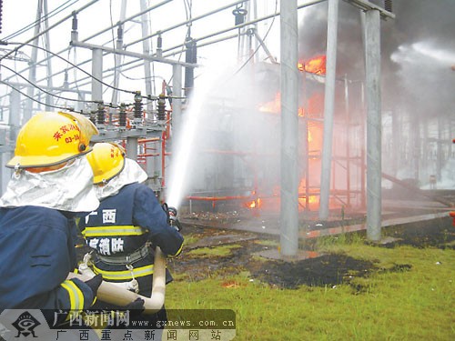 来宾一变电站爆炸起火疑为变压器发生故障组图