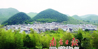 社会新闻 > 正文   乳源县委书记梁健与瑶胞探讨生产发展项目.