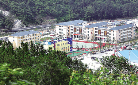 图为宁波援建的青川乔庄小学和幼儿园.(胡建华 摄)