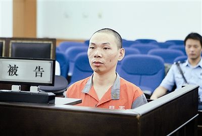 李某因敲诈勒索罪在昌平法院受审 摄/通讯员 高琳琳