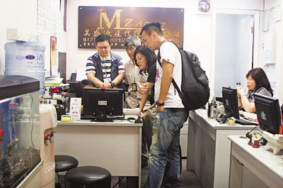 香港黑帮内讧刀手袭警被击毙 6名男子被拘