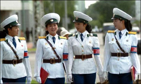 揭秘朝鲜女交警平壤街头的铿锵玫瑰图2