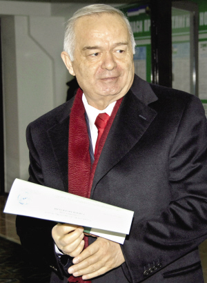 卡里莫夫蝉联总统