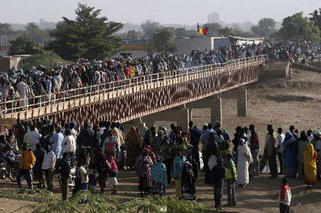乍得首都再次爆发激战数千人逃往喀麦隆图
