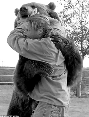 好莱坞明星灰熊咬死明星驯兽员