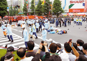 日本男子鬧市揮刀砍死6人