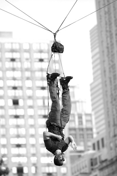 美魔术师挑战倒挂60小时