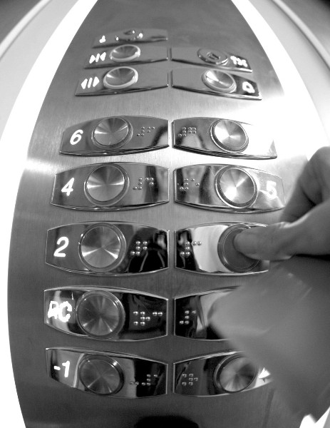 法国电梯按钮检出放射性元素