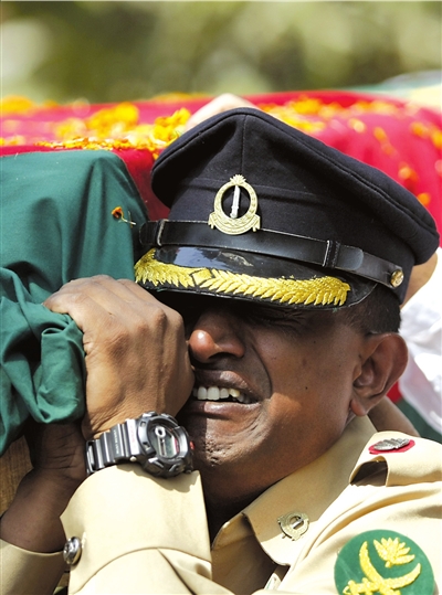 新华社/路透据新华社电孟加拉国军方高级官员萨拉丁2日上午说,孟军队