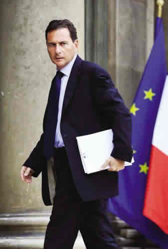 但法国移民部长艾里克·贝松的前妻却挑战这一禁忌,在一本新书中大曝