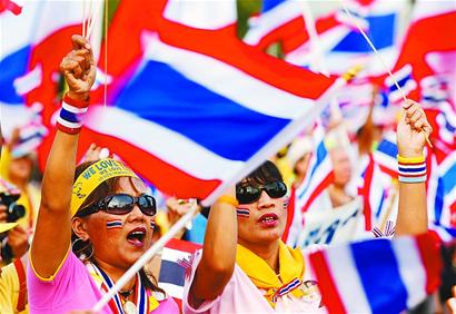 "黄衫军"抗议他信在柬任职