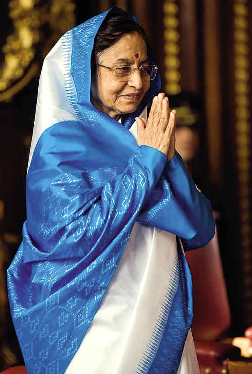 印度74岁女总统搭苏-30战机上天