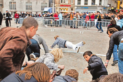 疯汉无端吼叫触发恐慌 荷兰发生踩踏60人伤(图)