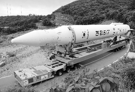 韩今日再射罗老号该火箭是由韩国与俄罗斯合作研发去年首次发射失败