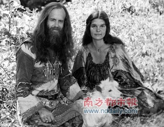 如今,美国人奥伯伦·泽尔-雷文哈特开办了世界首家官方认证魔法学校