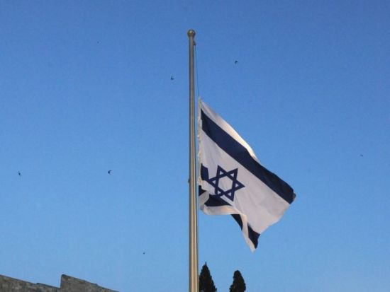 以色列驻开罗大使馆国旗被降下