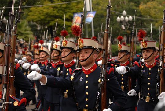 组图西班牙举行国庆阅兵仪式