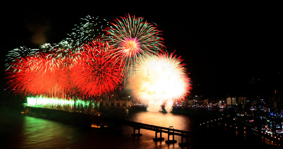 组图韩国釜山烟花节绚丽举行
