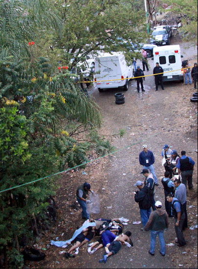 墨西哥贩毒团伙猖獗命案频发死者被挂尸桥头