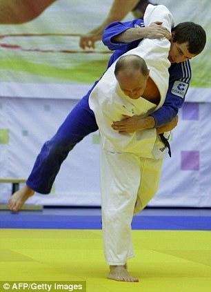 普京施展过肩摔