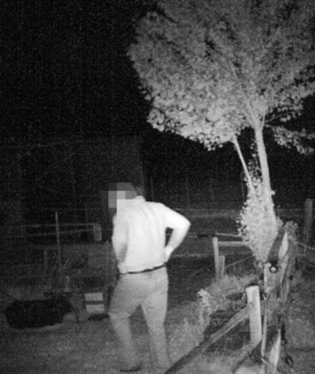 图为监控画面中的男子.